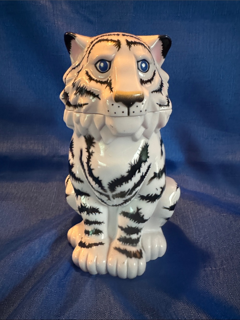 Ringling Brothers and Barnum & Bailey Tiger Cup Flip Top - White & Black